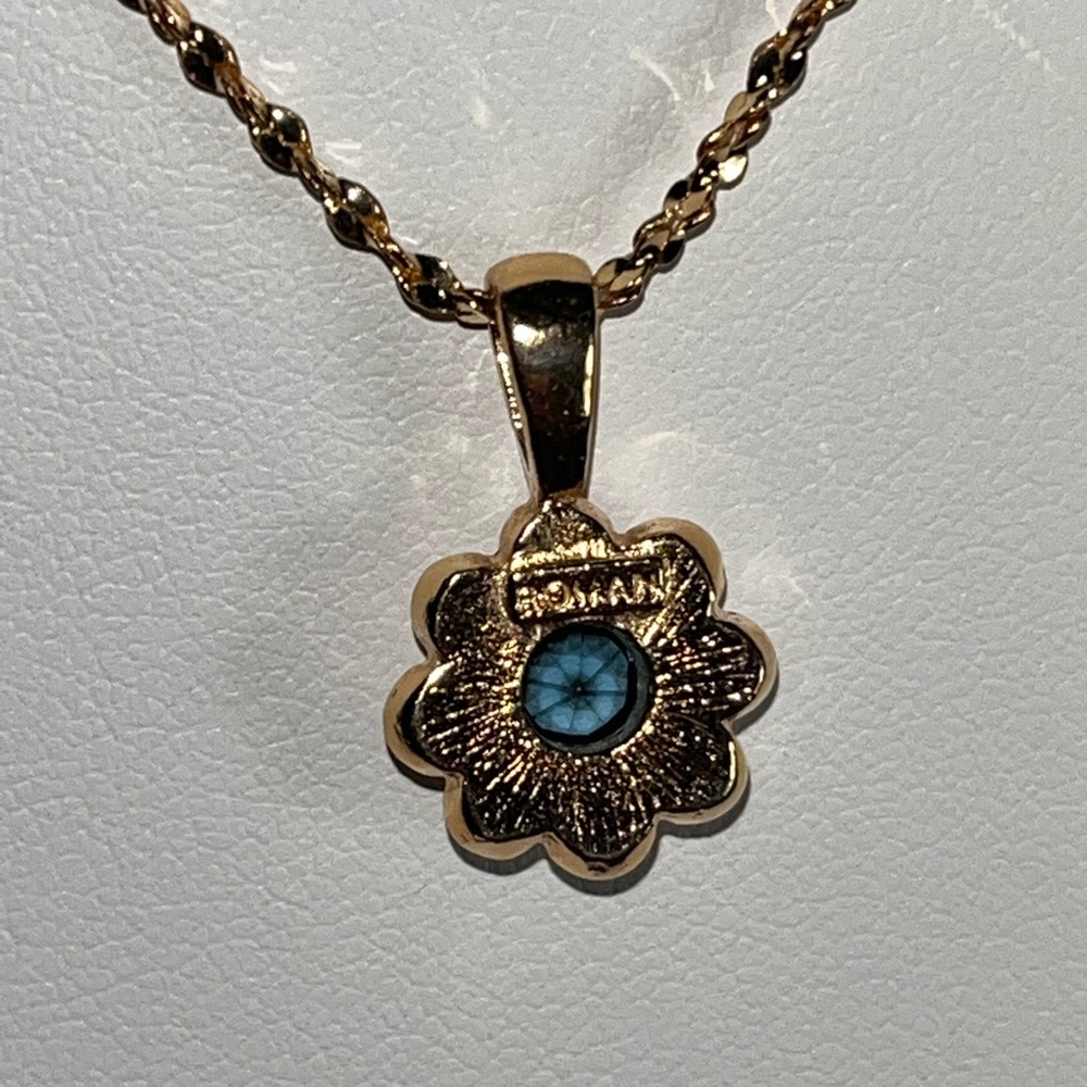 Dainty Gold blue sapphire flower Necklace classic stunning simple elegant babe - Picture 9 of 16